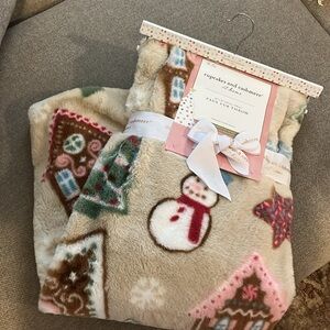 VIRAL Cupcakes & Cashmere Gingerbread House Blanket